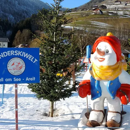 Low Budget Areit Lozano By Ged * Zell am See