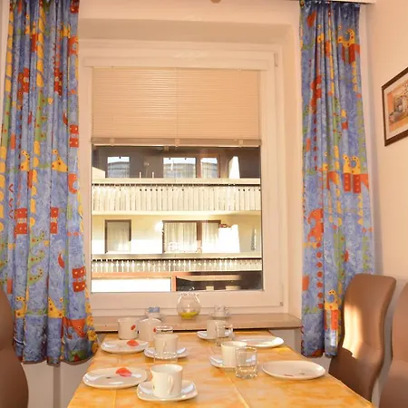 Low Budget Areit Lozano By Ged * Zell am See